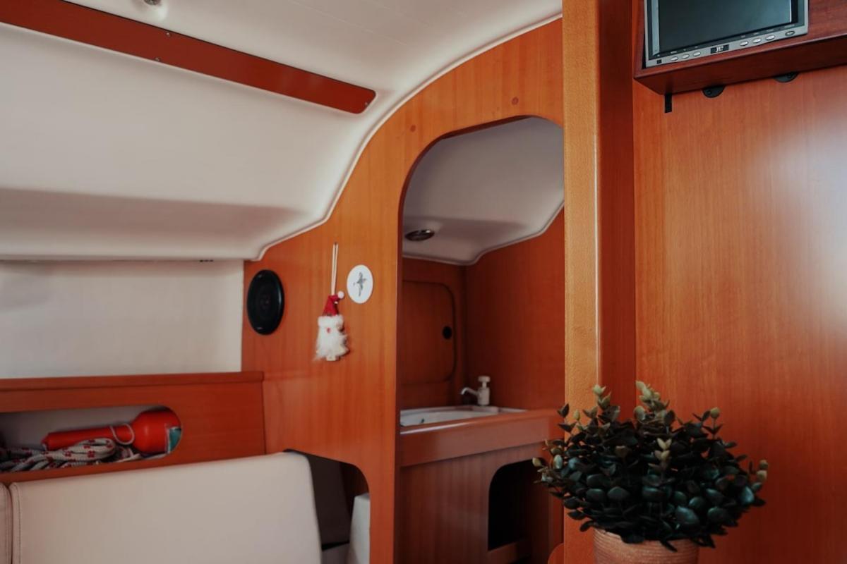 Surfbird Cozy Sailboat Escape Hotel Lisbon Exterior photo